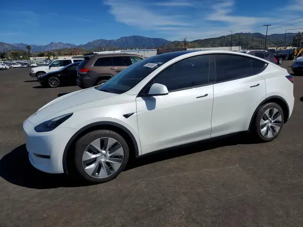 7SAYGAEE7PF623588 2023 TESLA MODEL Y - Image 1