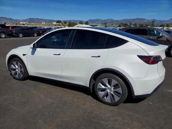 7SAYGAEE7PF623588 2023 TESLA MODEL Y - Image 2
