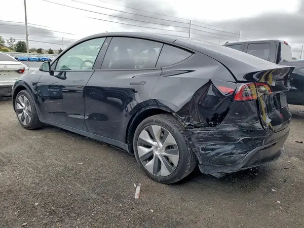 7SAYGAEE7PF640763 2023 TESLA MODEL Y - Image 2