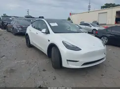 7SAYGAEE7PF695858 2023 TESLA MODEL Y