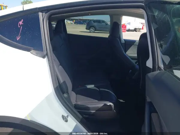 7SAYGAEE7PF708463 2023 TESLA MODEL Y - Image 8