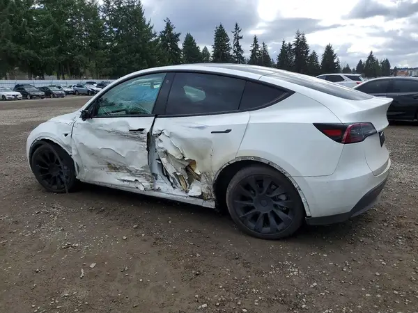 7SAYGAEE7PF710326 2023 TESLA MODEL Y - Image 2