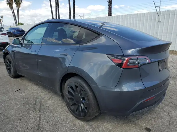 7SAYGAEE7PF714828 2023 TESLA MODEL Y - Image 2