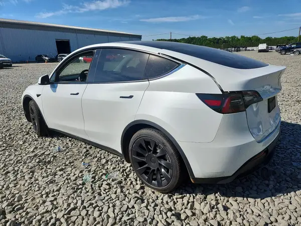 7SAYGAEE7PF742600 2023 TESLA MODEL Y - Image 2