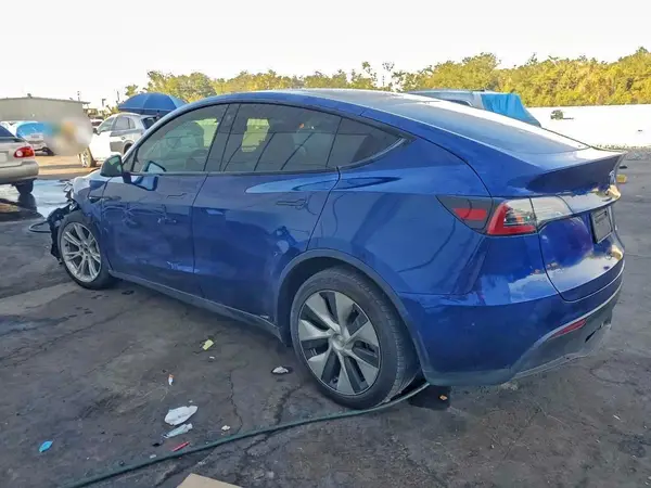 7SAYGAEE7PF759476 2023 TESLA MODEL Y - Image 2