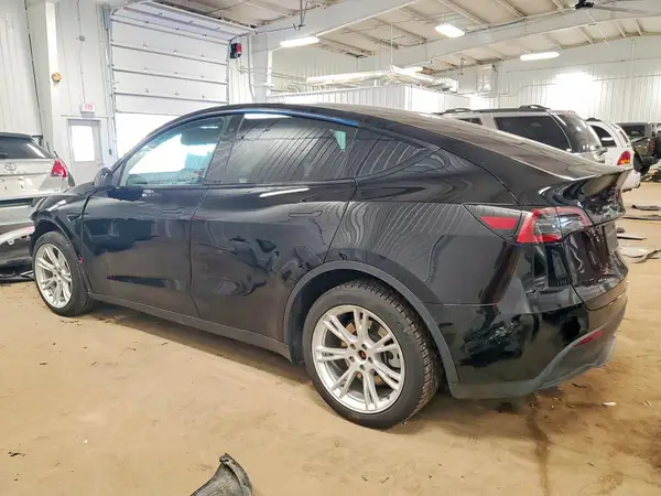 7SAYGAEE7PF770610 2023 TESLA MODEL Y - Image 2