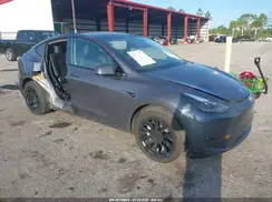 7SAYGAEE7PF800057 2023 TESLA MODEL Y