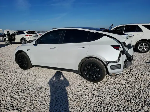 7SAYGAEE7PF805761 2023 TESLA MODEL Y - Image 2