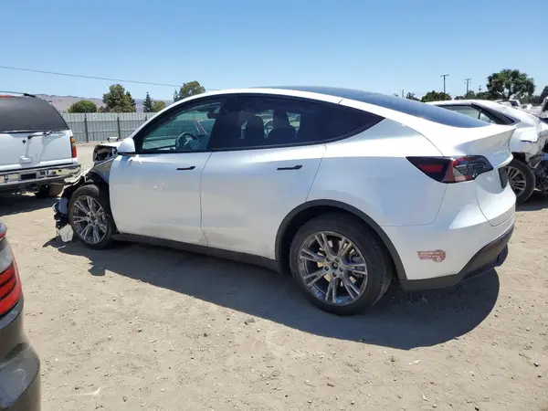 7SAYGAEE7PF826884 2023 TESLA MODEL Y - Image 2