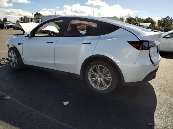 7SAYGAEE7PF828523 2023 TESLA MODEL Y - Image 2