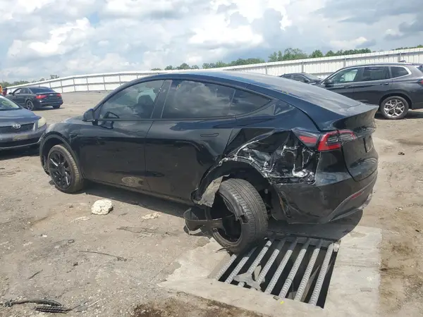 7SAYGAEE7PF847007 2023 TESLA MODEL Y - Image 2