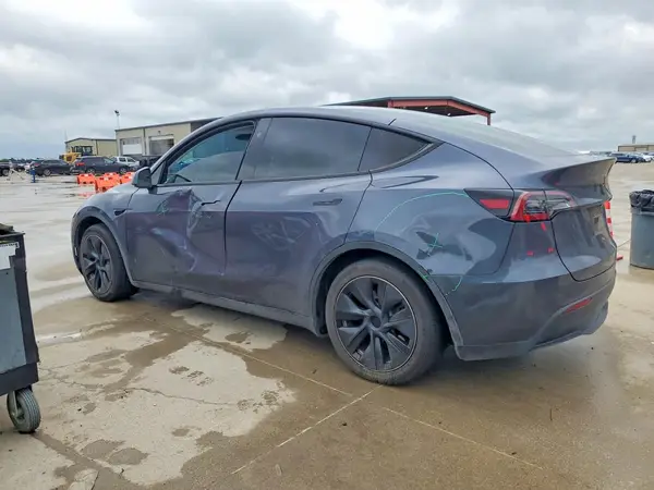 7SAYGAEE7PF849758 2023 TESLA MODEL Y - Image 2
