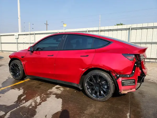 7SAYGAEE7PF866818 2023 TESLA MODEL Y - Image 2