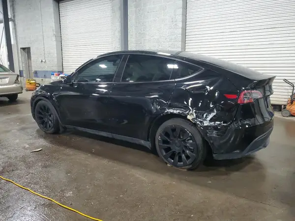 7SAYGAEE7PF904807 2023 TESLA MODEL Y - Image 2