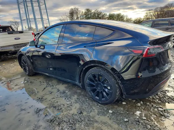 7SAYGAEE7PF905052 2023 TESLA MODEL Y - Image 2