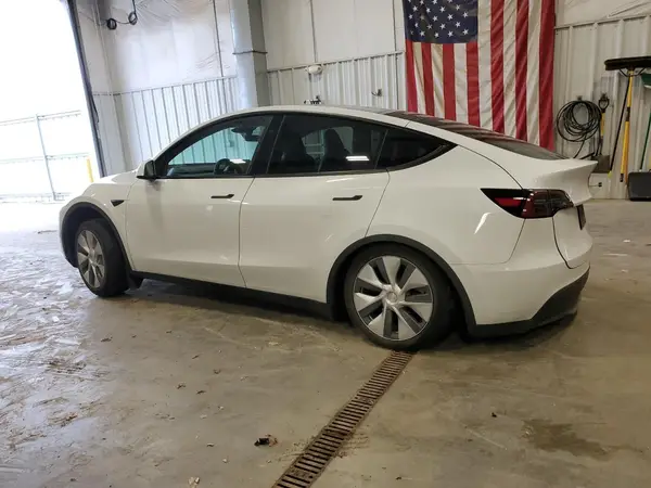 7SAYGAEE7PF915256 2023 TESLA MODEL Y - Image 2