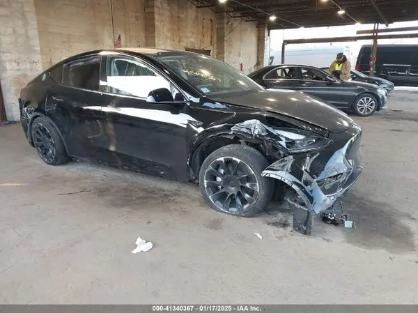 7SAYGAEE7PF921977 2023 TESLA MODEL Y - Image 1