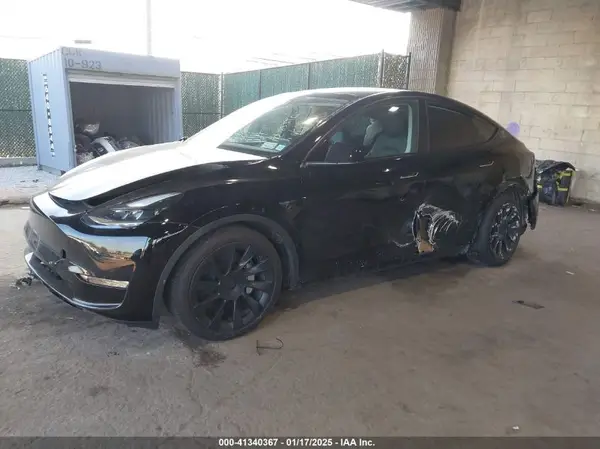 7SAYGAEE7PF921977 2023 TESLA MODEL Y - Image 2