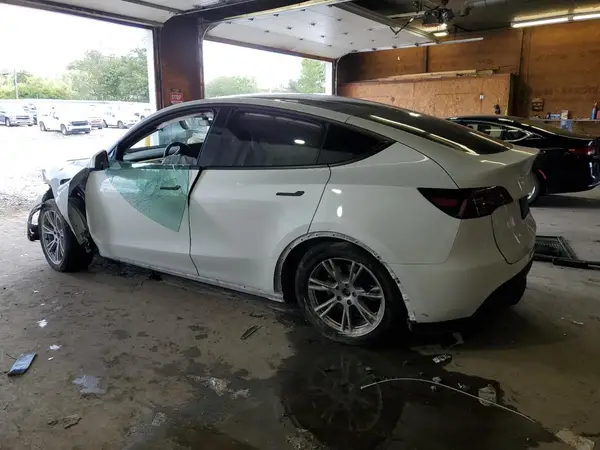 7SAYGAEE7PF923180 2023 TESLA MODEL Y - Image 2