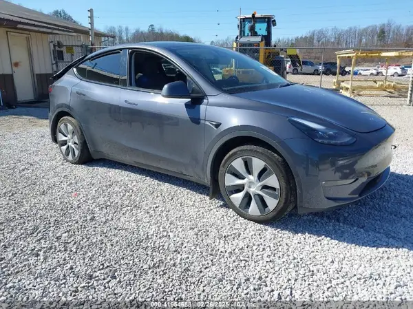 7SAYGAEE7PF971620 2023 TESLA MODEL Y - Image 1