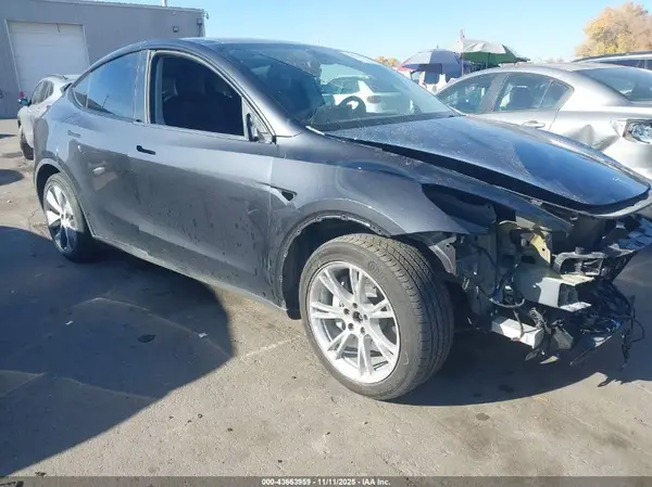 7SAYGAEE7RF015217 2024 TESLA MODEL Y - Image 1