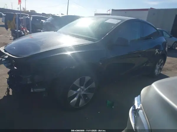 7SAYGAEE7RF015217 2024 TESLA MODEL Y - Image 2