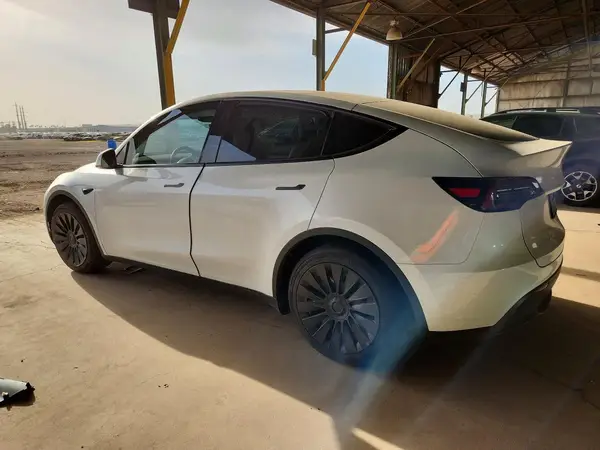 7SAYGAEE7RF046578 2024 TESLA MODEL Y - Image 2