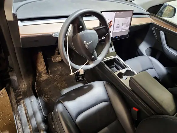 7SAYGAEE7RF063204 2024 TESLA MODEL Y - Image 8