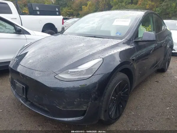 7SAYGAEE7RF076826 2024 TESLA MODEL Y - Image 2