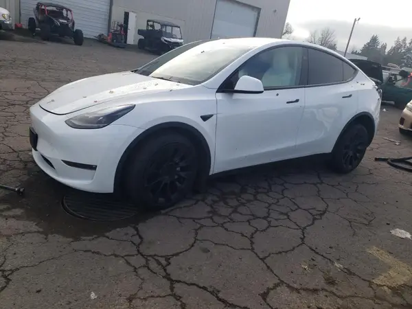7SAYGAEE7RF077443 2024 TESLA MODEL Y - Image 1