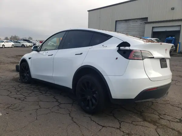 7SAYGAEE7RF077443 2024 TESLA MODEL Y - Image 2