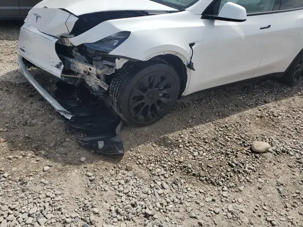 7SAYGAEE7RF079127 2024 TESLA MODEL Y - Image 1