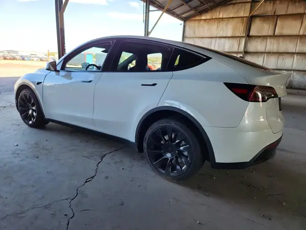 7SAYGAEE7RF085283 2024 TESLA MODEL Y - Image 2