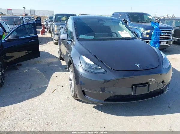 7SAYGAEE7RF085459 2024 TESLA MODEL Y - Image 1