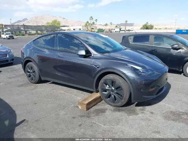 7SAYGAEE7RF119884 2024 TESLA MODEL Y - Image 1