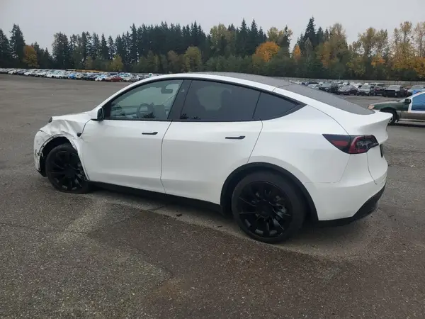 7SAYGAEE7RF157373 2024 TESLA MODEL Y - Image 2
