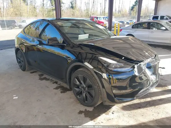 7SAYGAEE7RF185481 2024 TESLA MODEL Y - Image 1