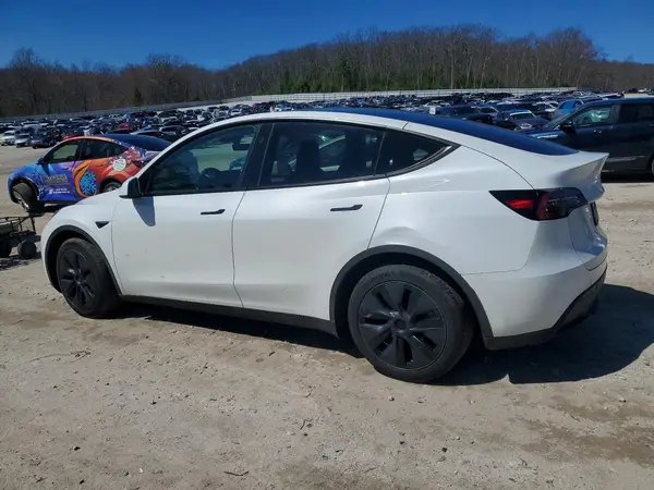 7SAYGAEE7RF204255 2024 TESLA MODEL Y - Image 2