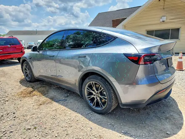7SAYGAEE7RF209701 2024 TESLA MODEL Y - Image 2