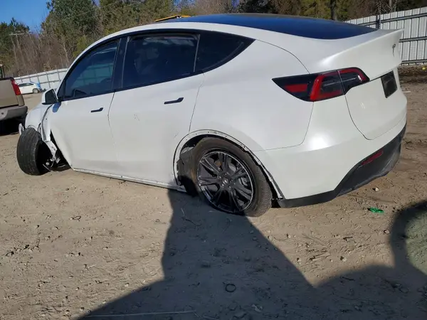 7SAYGAEE7SF235771 2025 TESLA MODEL Y - Image 2