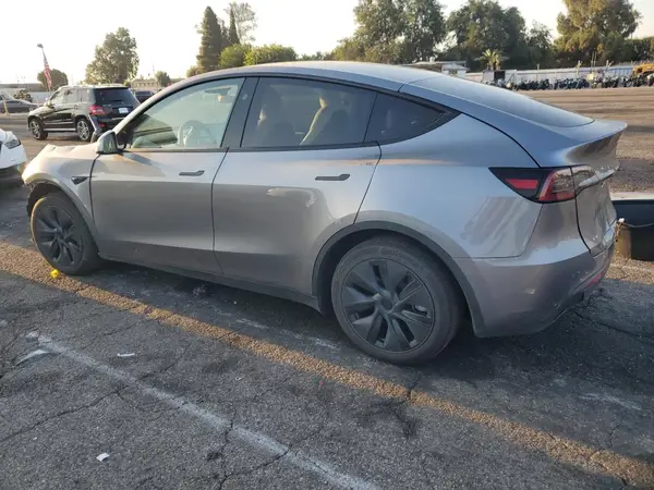 7SAYGAEE7SF237505 2025 TESLA MODEL Y - Image 2