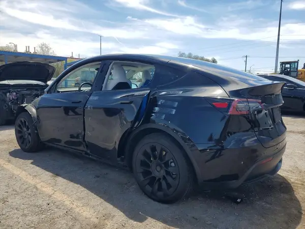 7SAYGAEE7SF239402 2025 TESLA MODEL Y - Image 2