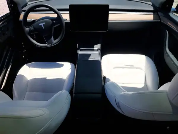 7SAYGAEE7SF239402 2025 TESLA MODEL Y - Image 8