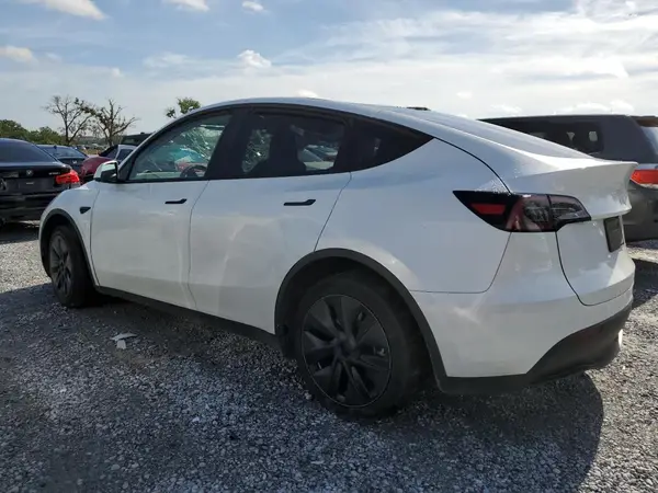 7SAYGAEE7SF239626 2025 TESLA MODEL Y - Image 2
