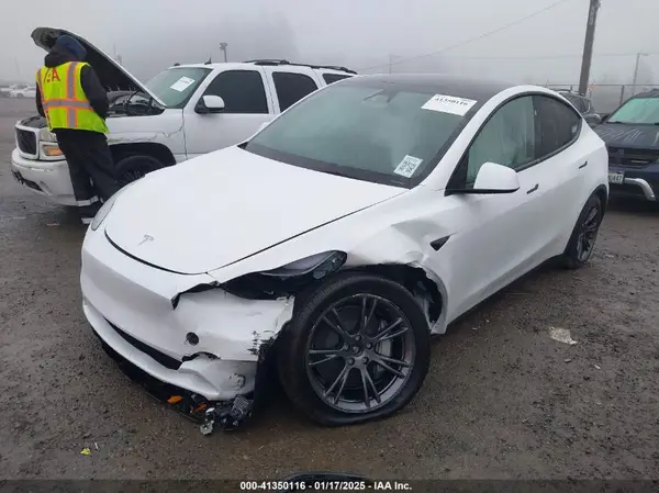 7SAYGAEE7SF261965 2025 TESLA MODEL Y - Image 2