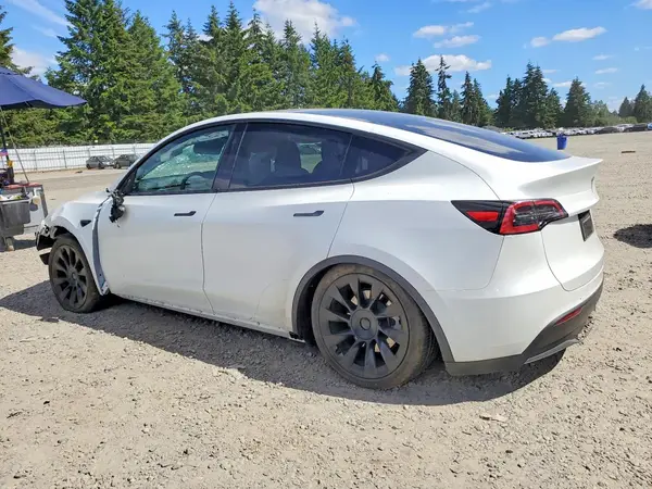 7SAYGAEE7SF302773 2025 TESLA MODEL Y - Image 2