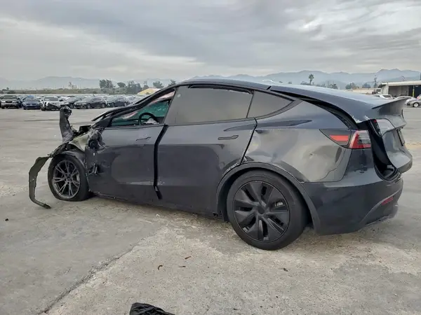 7SAYGAEE7SF307424 2025 TESLA MODEL Y - Image 2