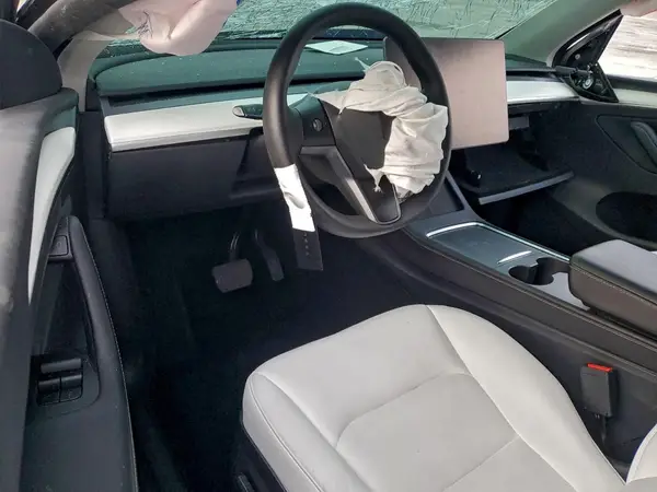 7SAYGAEE7SF307424 2025 TESLA MODEL Y - Image 8