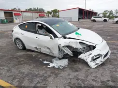 7SAYGAEE8NF309672 2022 TESLA MODEL Y