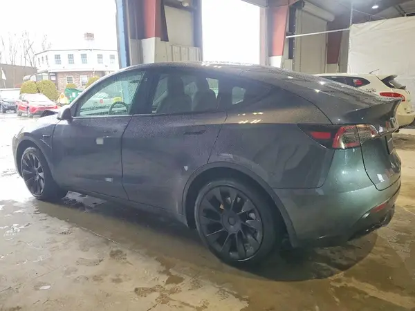7SAYGAEE8NF325130 2022 TESLA MODEL Y - Image 2